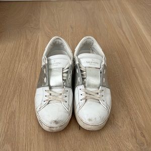 Valentino Open Sneaker with Metallic Stripe (white/silver)